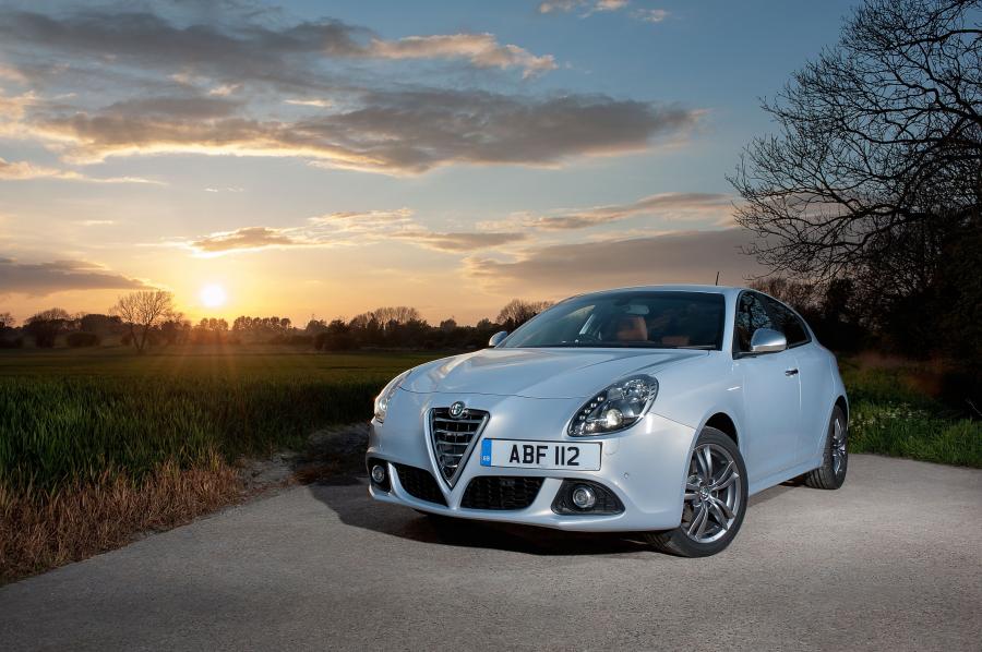  Alfa Romeo Giulietta (940) 2014 года  (UK) (фото 17 из 54)